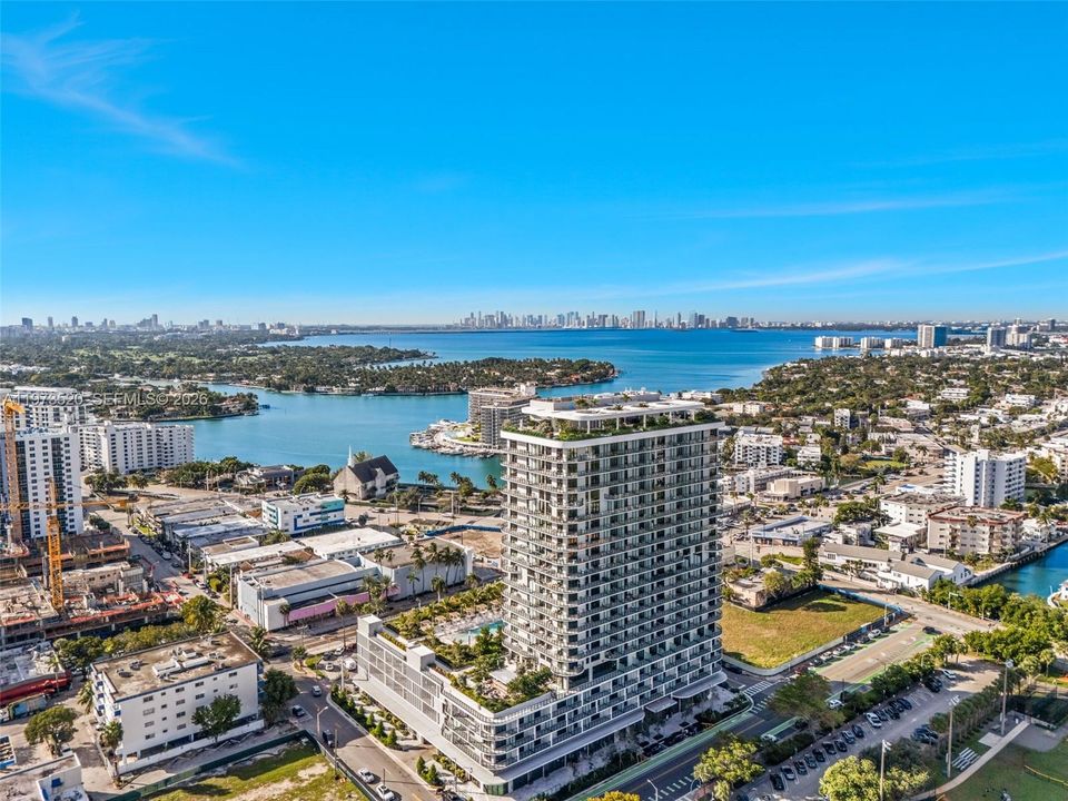 For Sale: $2,580,000 (3 beds, 2 baths, 1117 Square Feet)