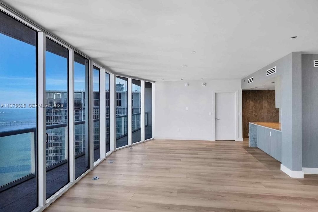 В аренду: $55,000 (5 спален, 5 ванн, 2538 Квадратных фут)