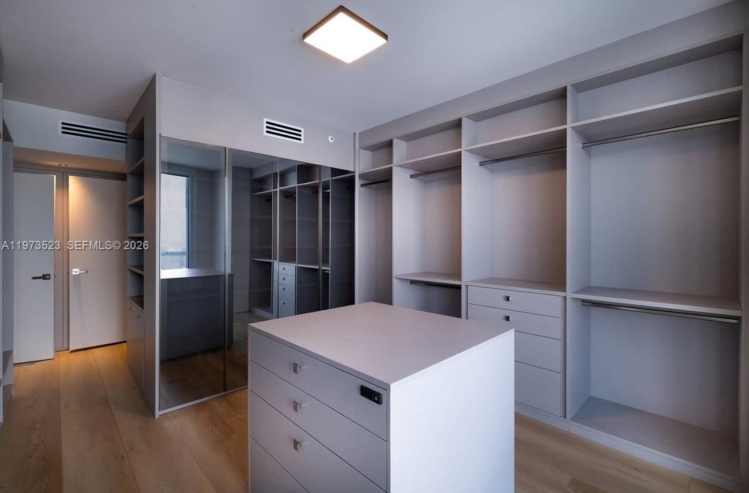 В аренду: $55,000 (5 спален, 5 ванн, 2538 Квадратных фут)
