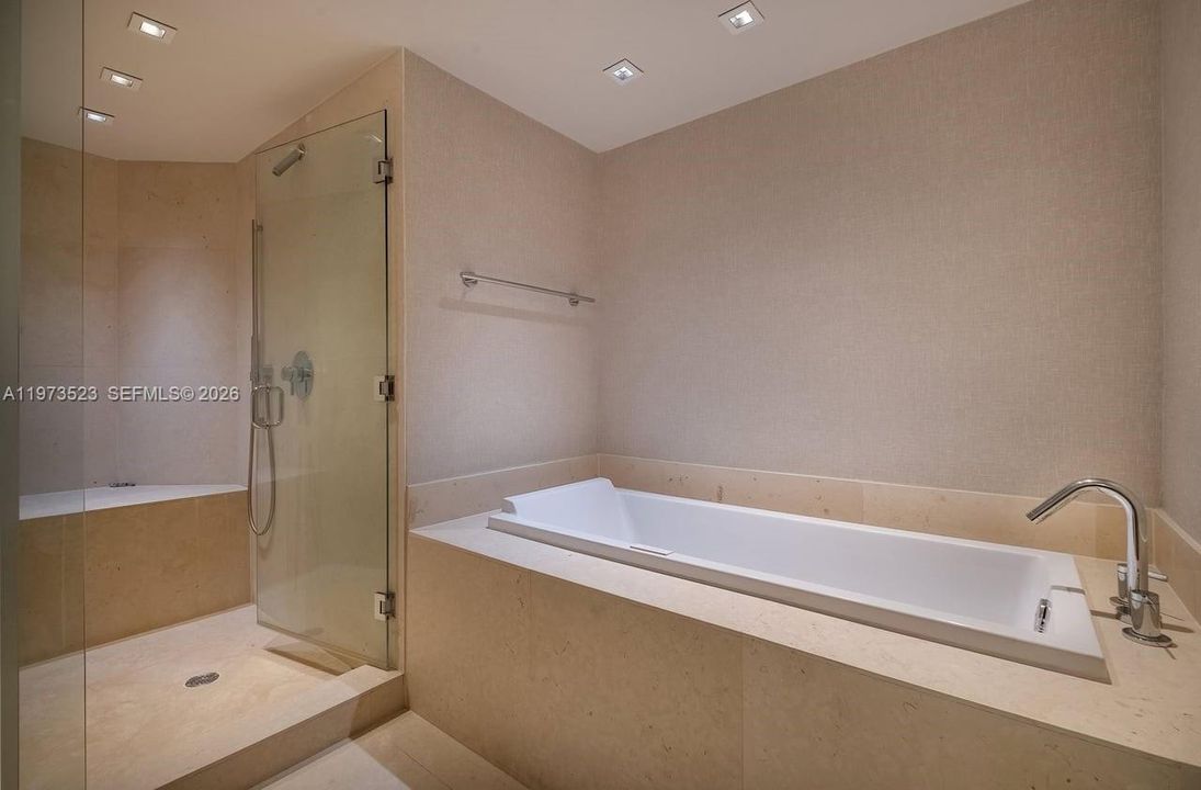 В аренду: $55,000 (5 спален, 5 ванн, 2538 Квадратных фут)