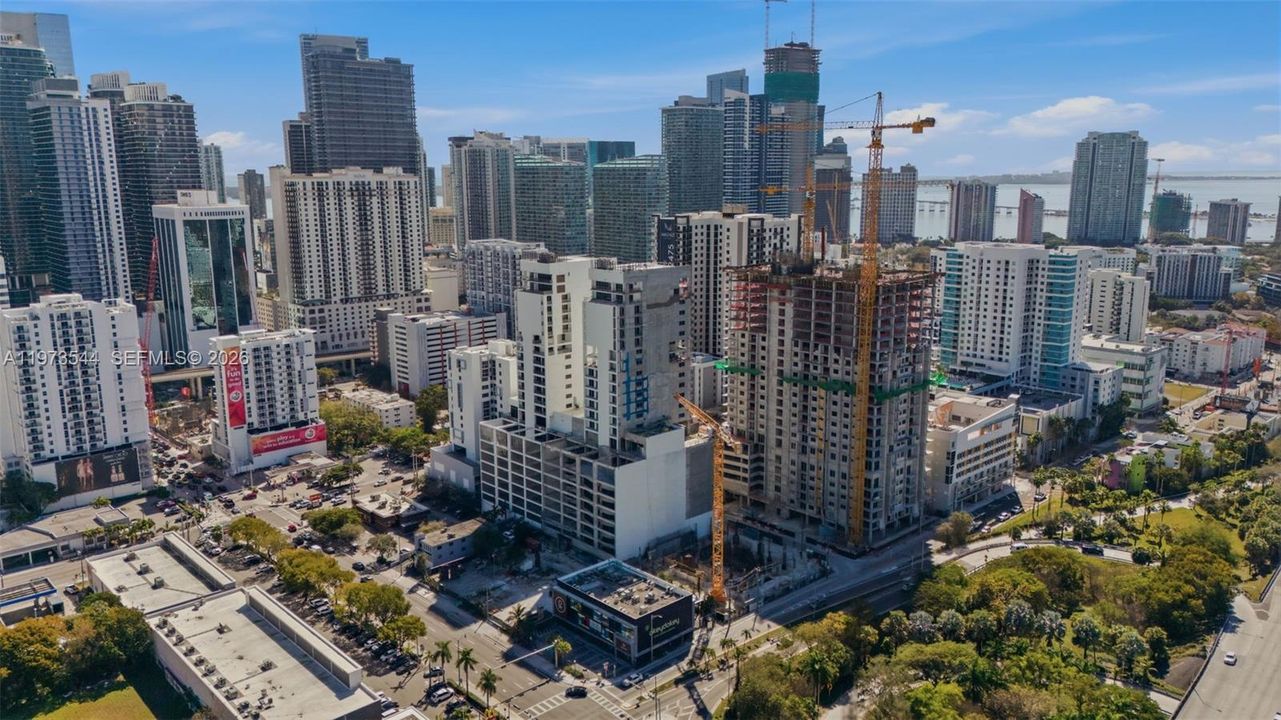 For Sale: $495,000 (1 beds, 1 baths, 418 Square Feet)