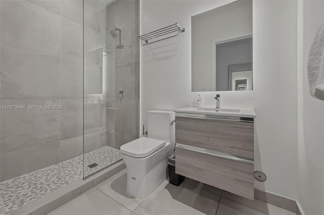 For Sale: $495,000 (1 beds, 1 baths, 418 Square Feet)