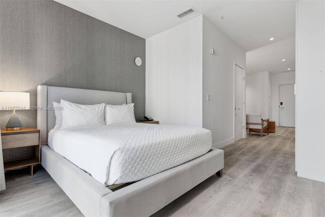 For Sale: $495,000 (1 beds, 1 baths, 418 Square Feet)