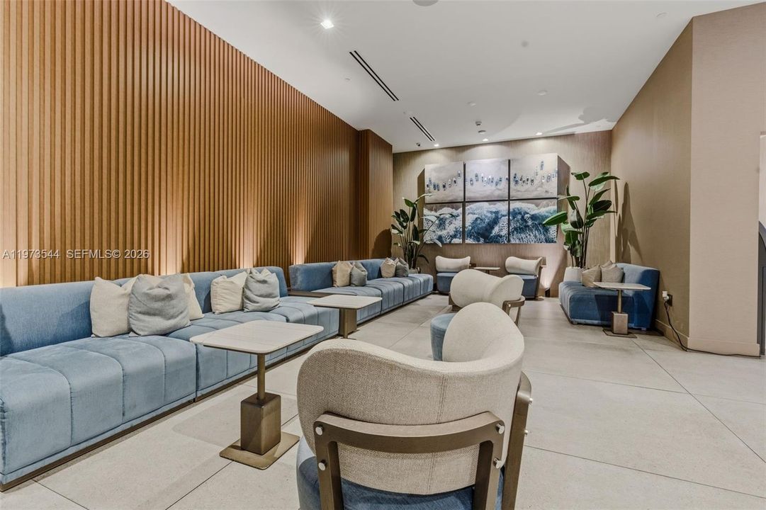 For Sale: $495,000 (1 beds, 1 baths, 418 Square Feet)