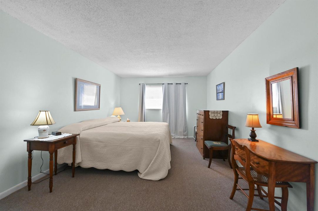 19 Bedroom 01