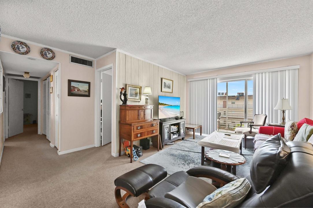 06 Living Room 03