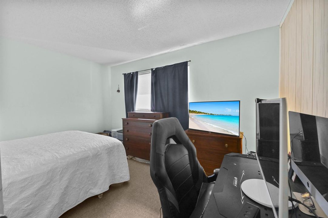 15 Bedroom 01