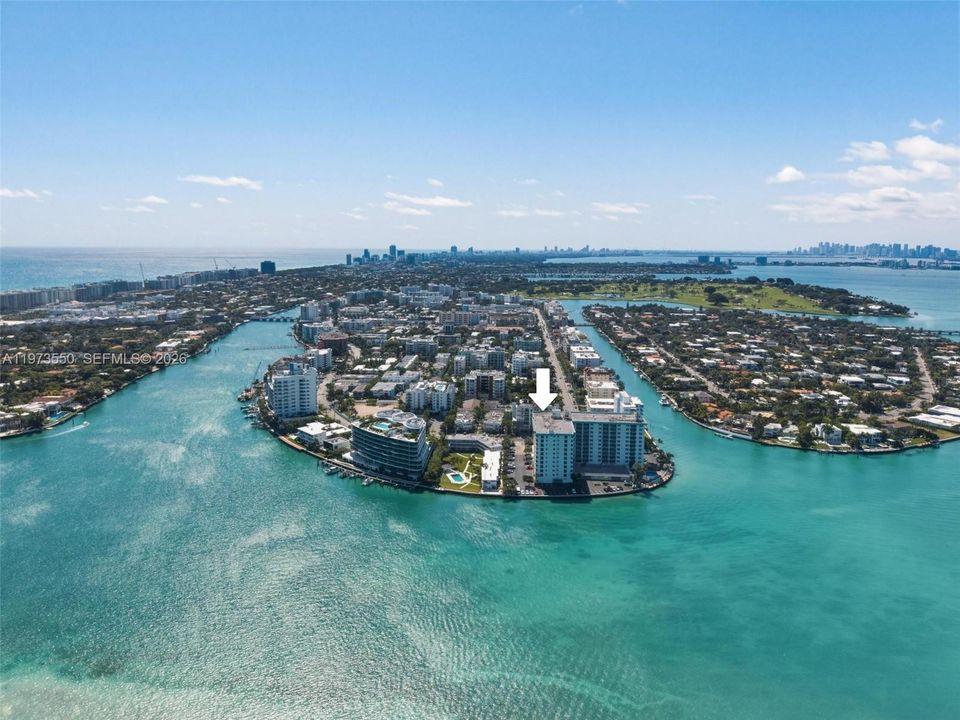 На продажу: $580,000 (2 спален, 2 ванн, 1335 Квадратных фут)