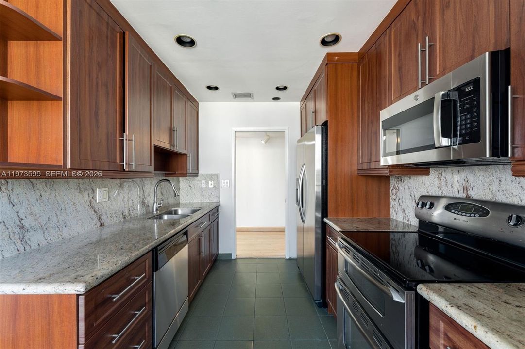 Под контрактом: $1,235,000 (2 спален, 2 ванн, 1506 Квадратных фут)