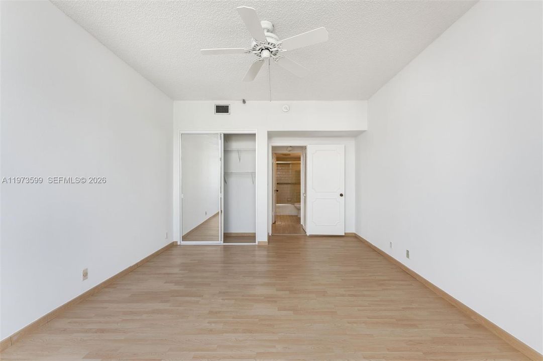 Под контрактом: $1,235,000 (2 спален, 2 ванн, 1506 Квадратных фут)