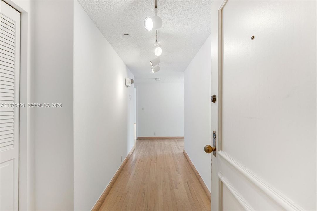 Под контрактом: $1,235,000 (2 спален, 2 ванн, 1506 Квадратных фут)