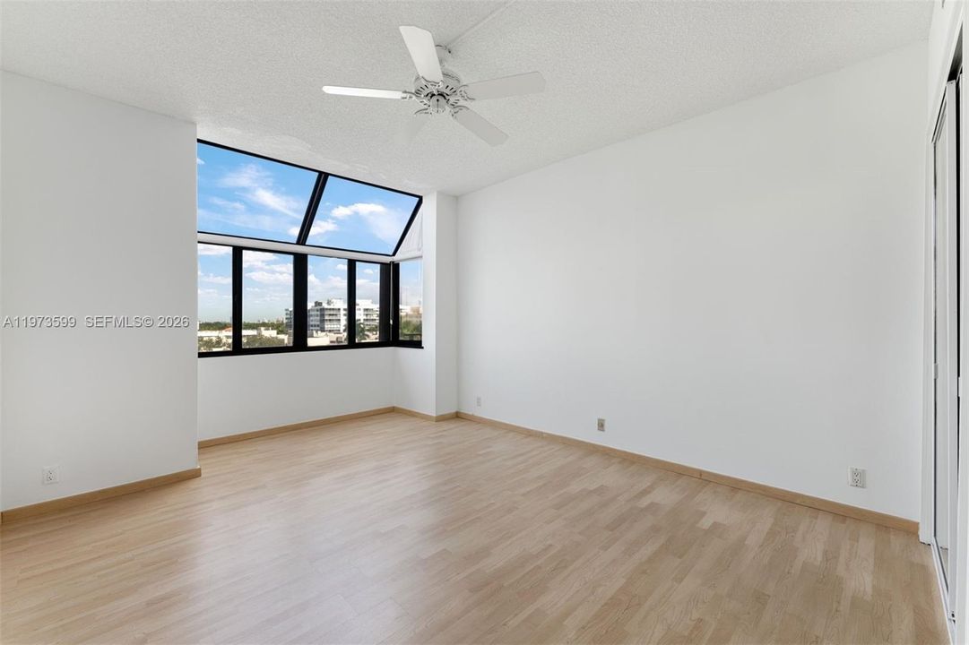 Под контрактом: $1,235,000 (2 спален, 2 ванн, 1506 Квадратных фут)