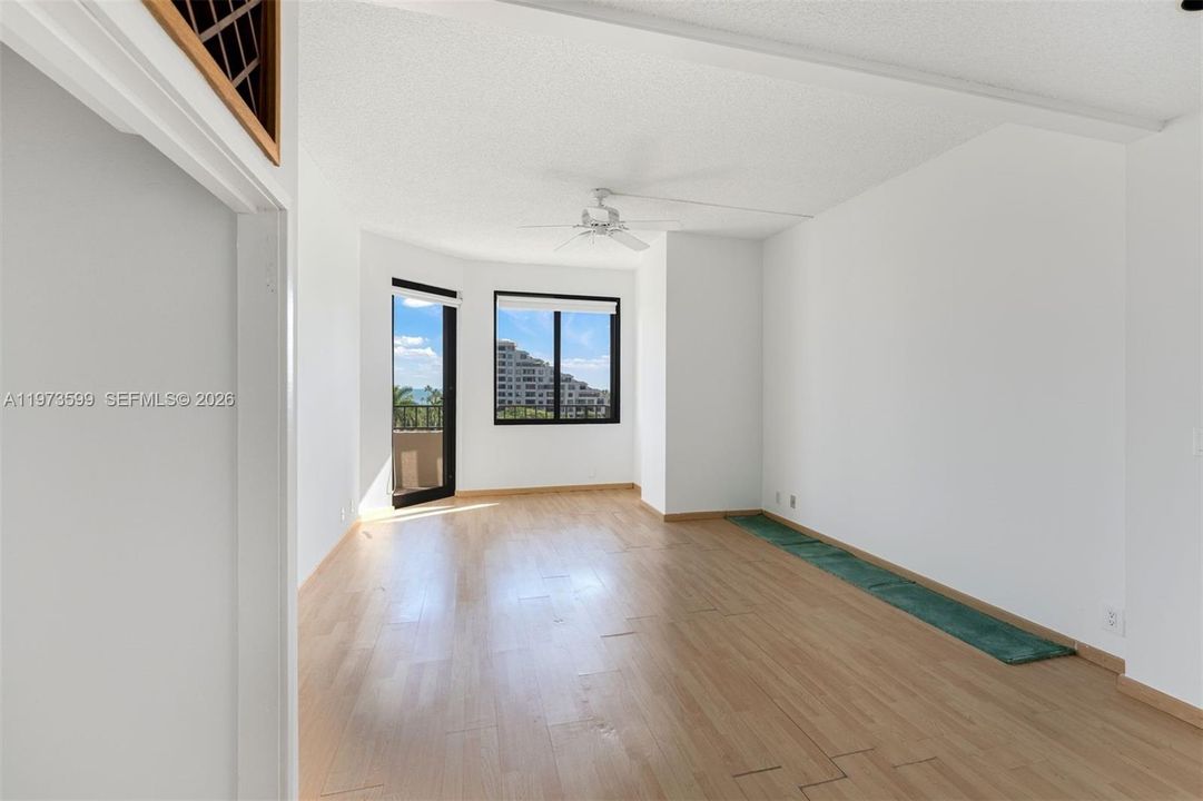 Под контрактом: $1,235,000 (2 спален, 2 ванн, 1506 Квадратных фут)