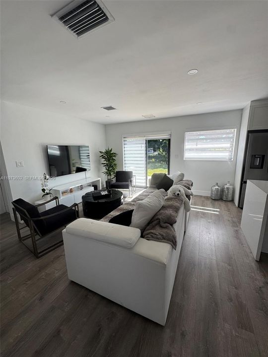 В аренду: $4,900 (3 спален, 2 ванн, 1488 Квадратных фут)