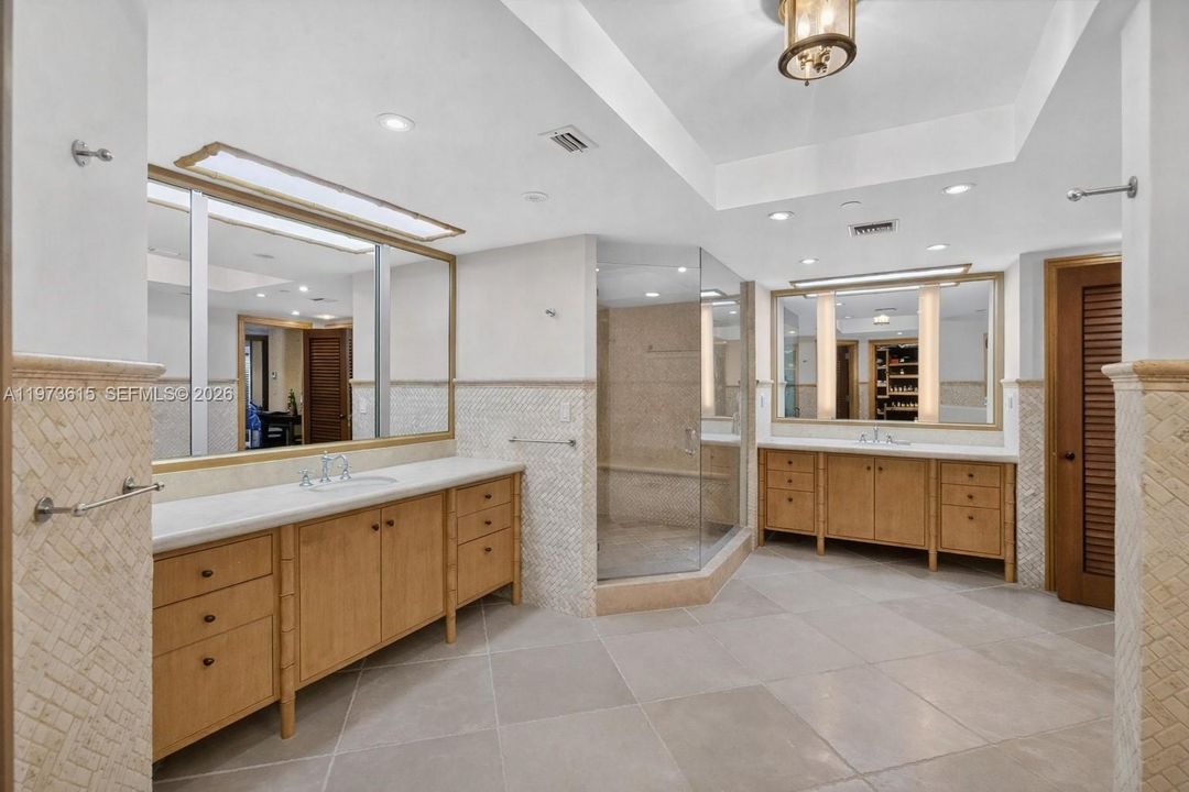 En Venta: $6,900,000 (2 camas, 3 baños, 3950 Pies cuadrados)
