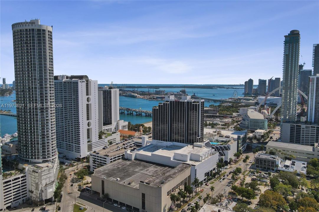 For Sale: $355,000 (1 beds, 1 baths, 821 Square Feet)
