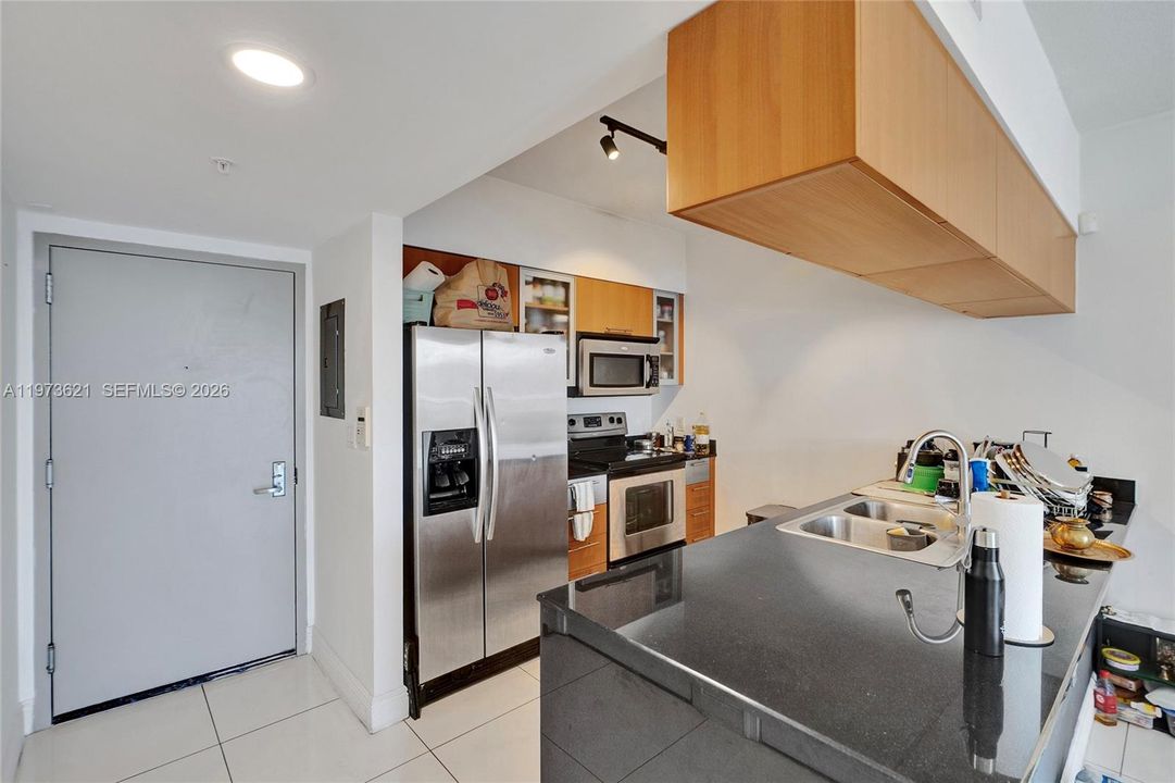 For Sale: $355,000 (1 beds, 1 baths, 821 Square Feet)