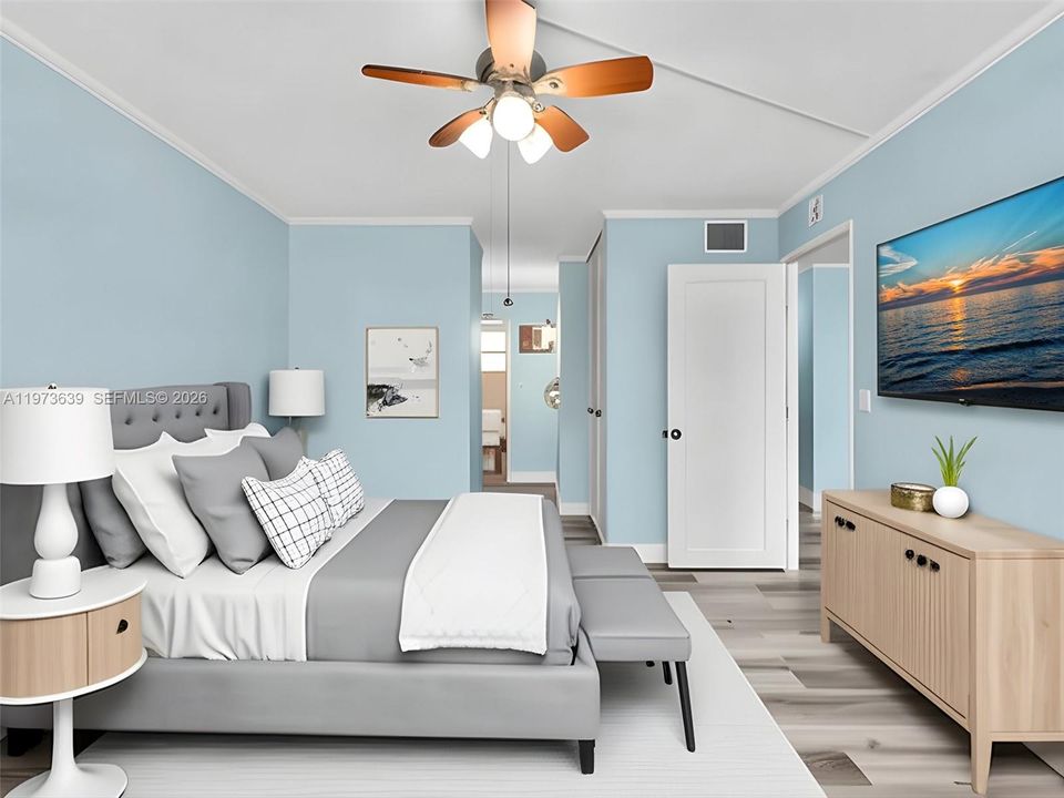 For Sale: $195,000 (1 beds, 1 baths, 812 Square Feet)
