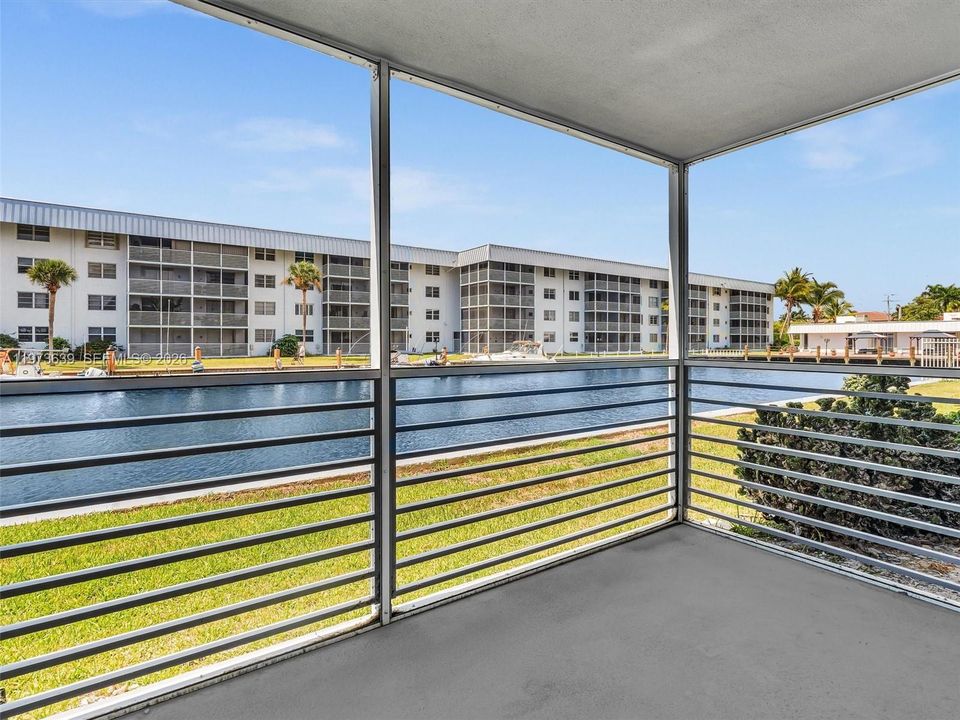 For Sale: $195,000 (1 beds, 1 baths, 812 Square Feet)