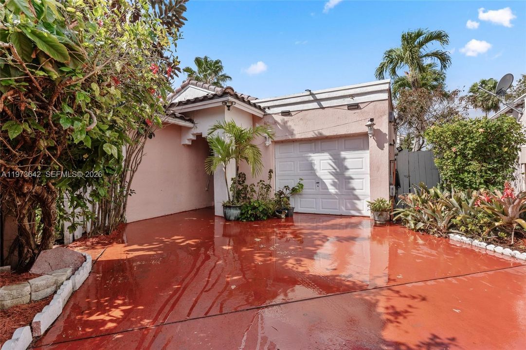 Recently Sold: $420,000 (3 beds, 2 baths, 1282 Square Feet)