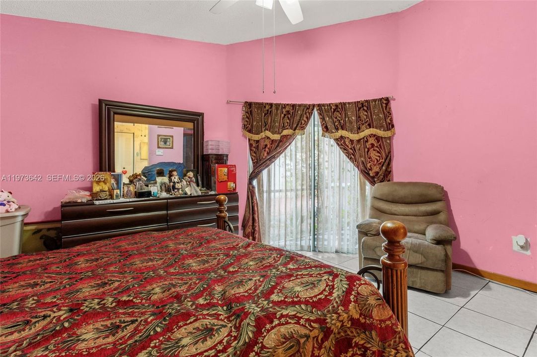 Recently Sold: $420,000 (3 beds, 2 baths, 1282 Square Feet)