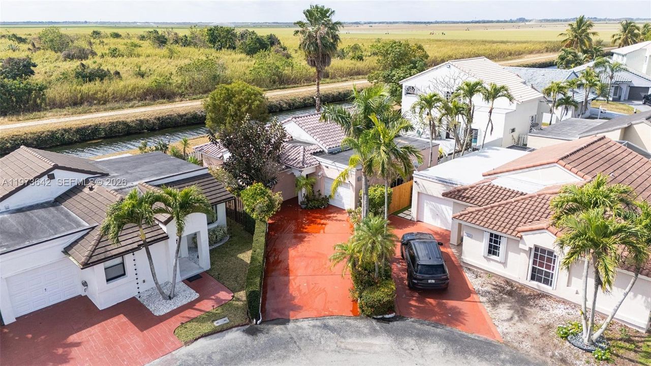 Recently Sold: $420,000 (3 beds, 2 baths, 1282 Square Feet)