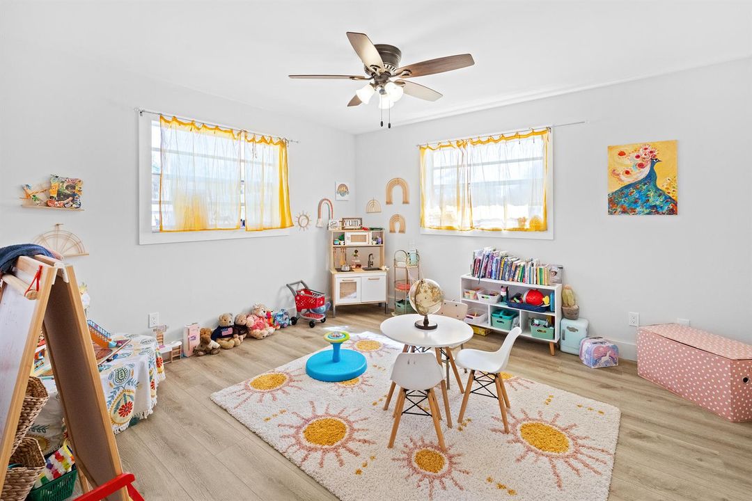 221 Caprol St -0635