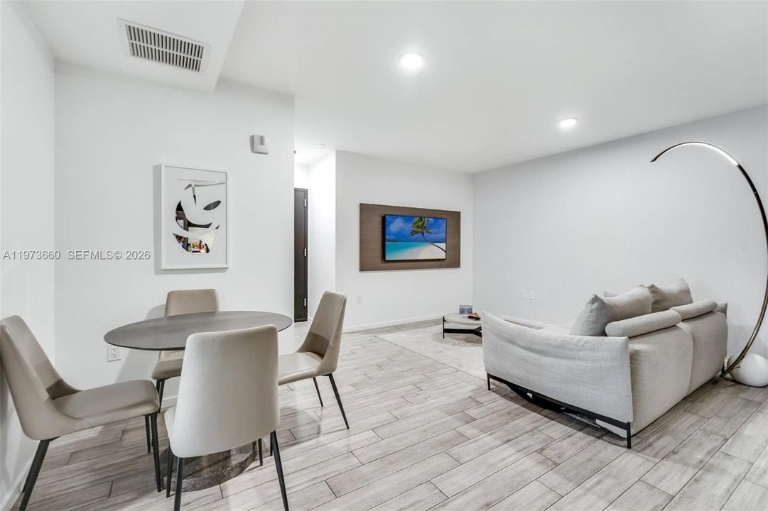 En Venta: $635,000 (1 camas, 1 baños, 560 Pies cuadrados)