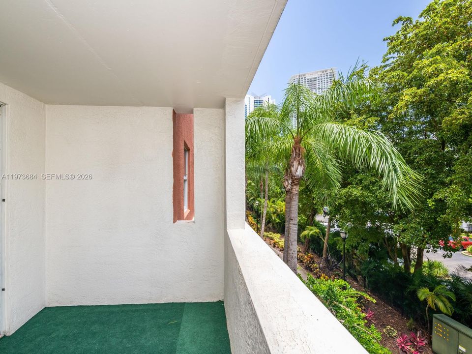 For Sale: $499,900 (2 beds, 2 baths, 1024 Square Feet)