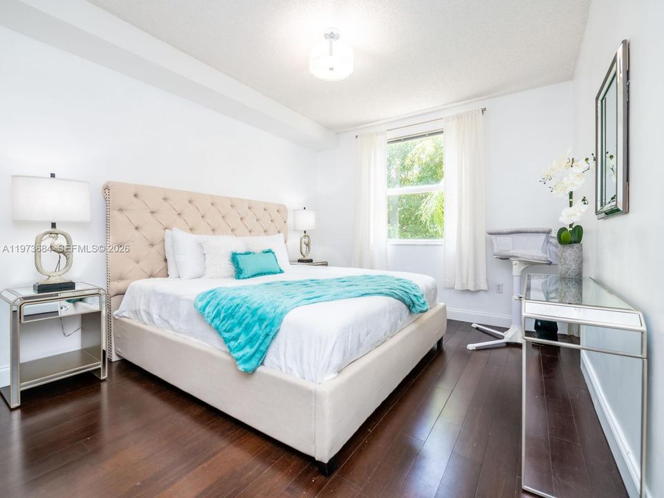 For Sale: $499,900 (2 beds, 2 baths, 1024 Square Feet)