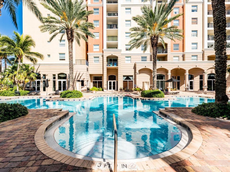 For Sale: $499,900 (2 beds, 2 baths, 1024 Square Feet)