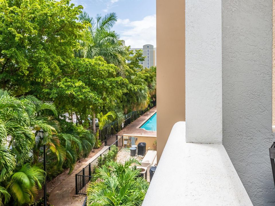 For Sale: $499,900 (2 beds, 2 baths, 1024 Square Feet)