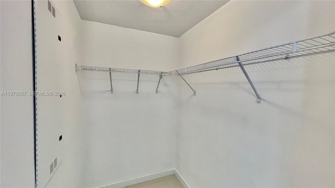 Activo con contrato: $3,000 (2 camas, 2 baños, 1130 Pies cuadrados)