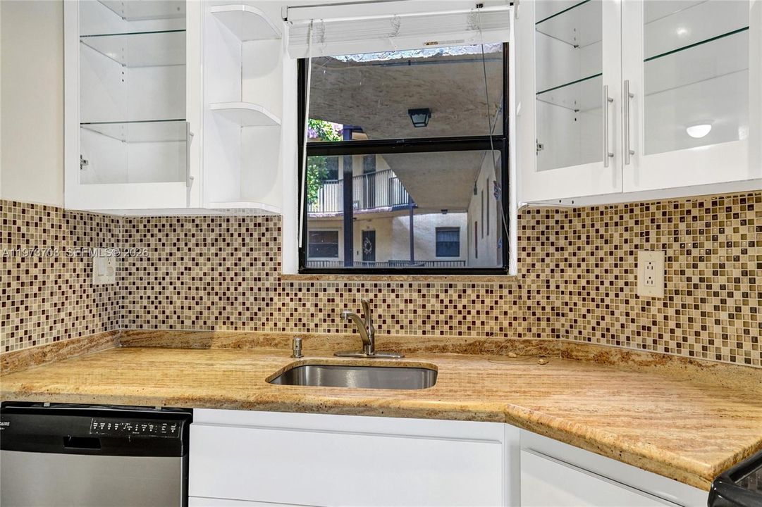 En Venta: $184,900 (2 camas, 2 baños, 1120 Pies cuadrados)