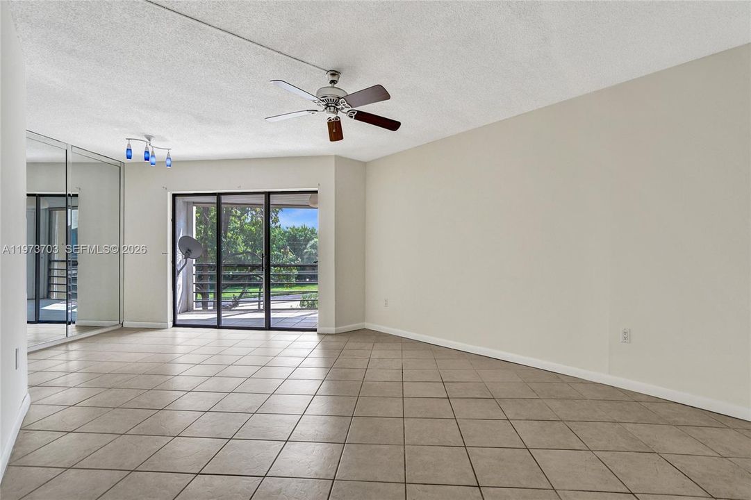 En Venta: $184,900 (2 camas, 2 baños, 1120 Pies cuadrados)