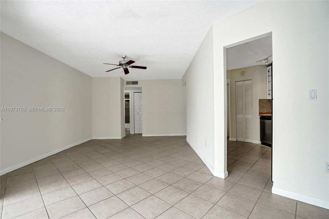 En Venta: $184,900 (2 camas, 2 baños, 1120 Pies cuadrados)