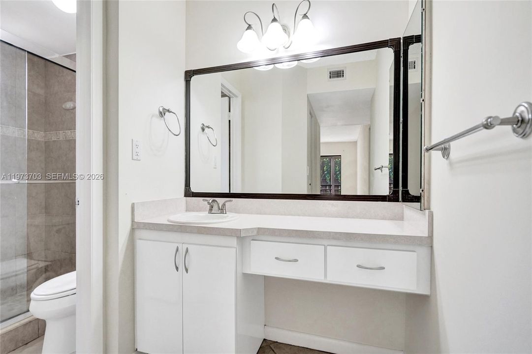 En Venta: $184,900 (2 camas, 2 baños, 1120 Pies cuadrados)