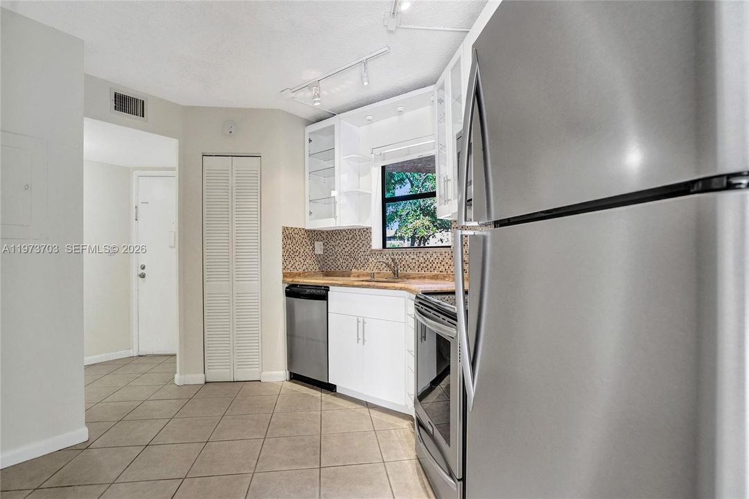 En Venta: $184,900 (2 camas, 2 baños, 1120 Pies cuadrados)