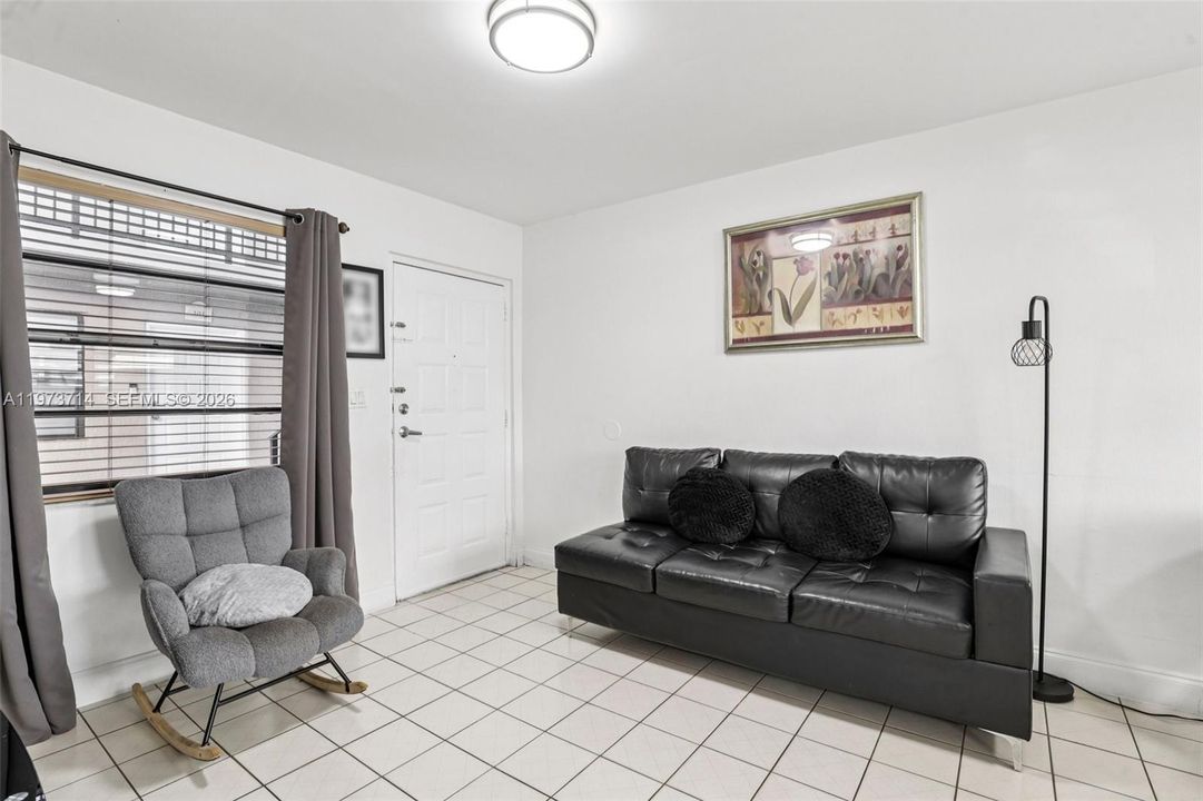 Activo con contrato: $247,000 (2 camas, 2 baños, 779 Pies cuadrados)