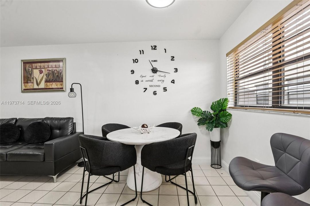 Activo con contrato: $247,000 (2 camas, 2 baños, 779 Pies cuadrados)