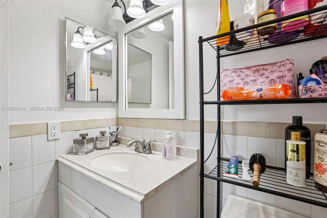 Activo con contrato: $247,000 (2 camas, 2 baños, 779 Pies cuadrados)