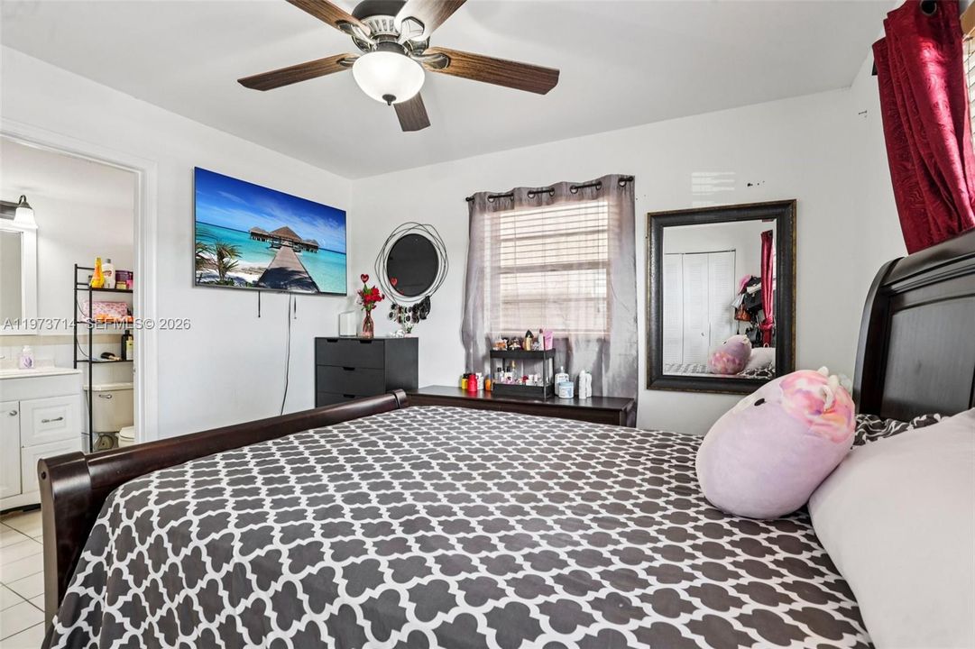 Activo con contrato: $247,000 (2 camas, 2 baños, 779 Pies cuadrados)