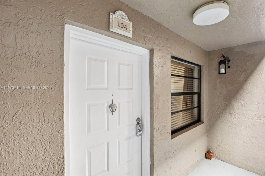 Activo con contrato: $247,000 (2 camas, 2 baños, 779 Pies cuadrados)