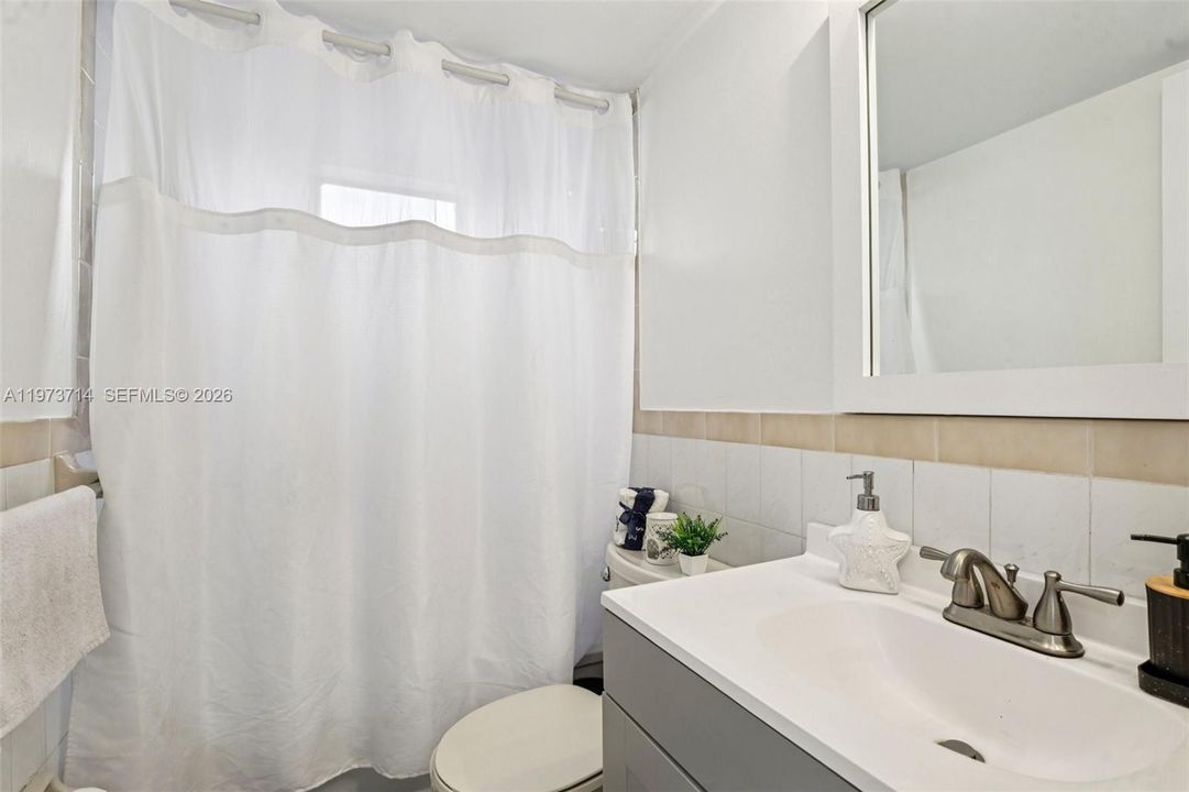 Activo con contrato: $247,000 (2 camas, 2 baños, 779 Pies cuadrados)