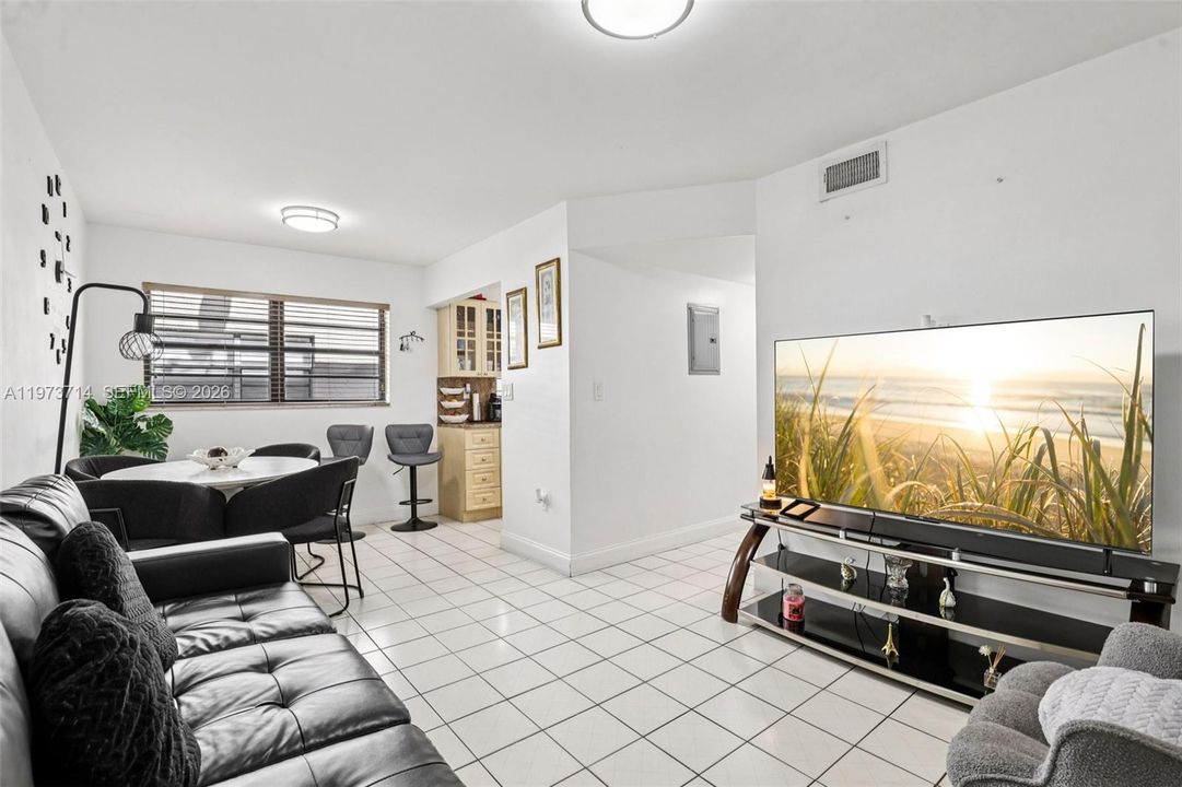 Activo con contrato: $247,000 (2 camas, 2 baños, 779 Pies cuadrados)