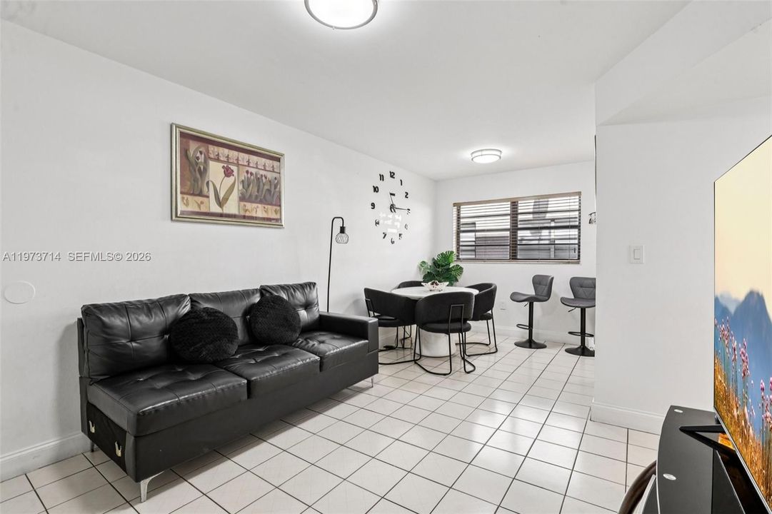 Activo con contrato: $247,000 (2 camas, 2 baños, 779 Pies cuadrados)