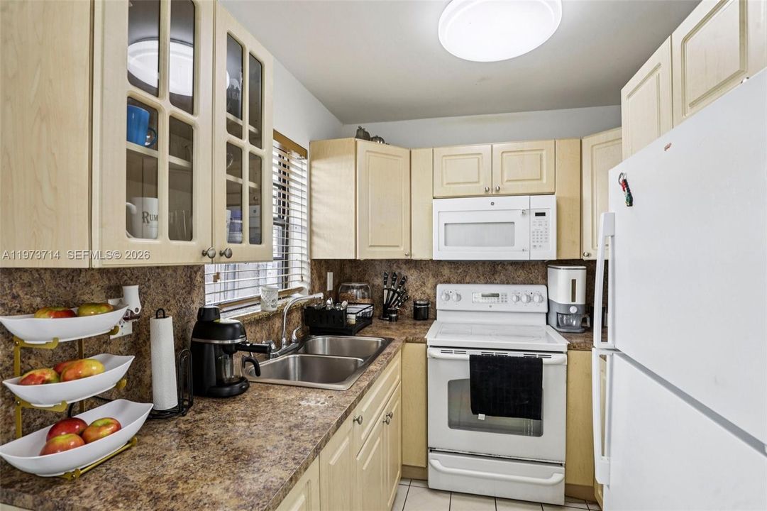 Activo con contrato: $247,000 (2 camas, 2 baños, 779 Pies cuadrados)