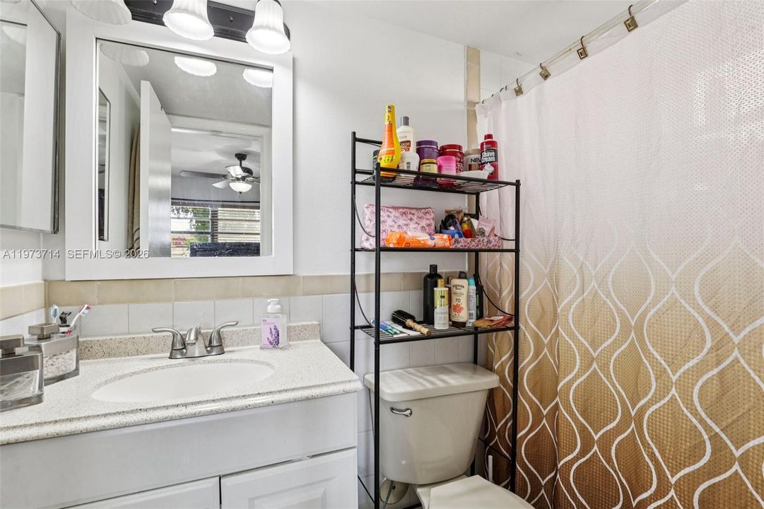 Activo con contrato: $247,000 (2 camas, 2 baños, 779 Pies cuadrados)