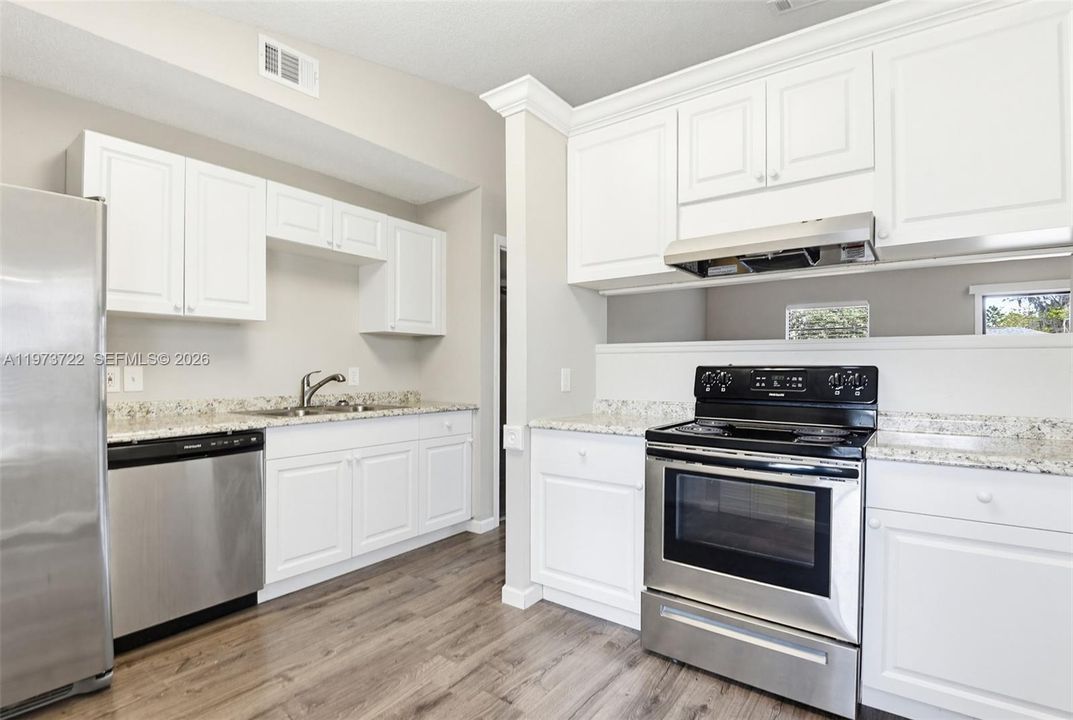 For Sale: $289,000 (3 beds, 2 baths, 1360 Square Feet)