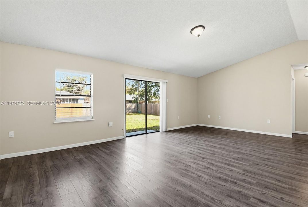 For Sale: $289,000 (3 beds, 2 baths, 1360 Square Feet)